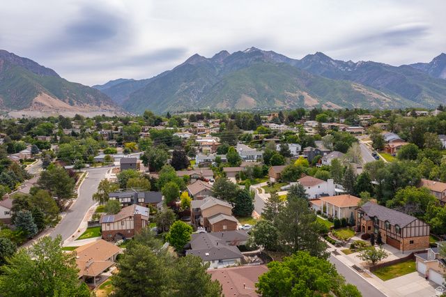 2241 E SOMERSET DR, Cottonwood Heights, UT 84121