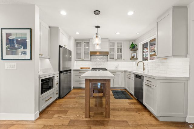 2241 E SOMERSET DR, Cottonwood Heights, UT 84121