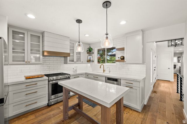 2241 E SOMERSET DR, Cottonwood Heights, UT 84121
