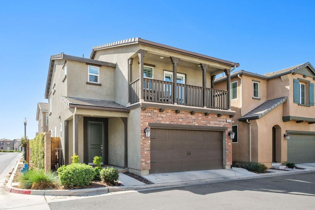 Image 1 of property listing at 906 Wishon Avenue W, Madera, CA 93636