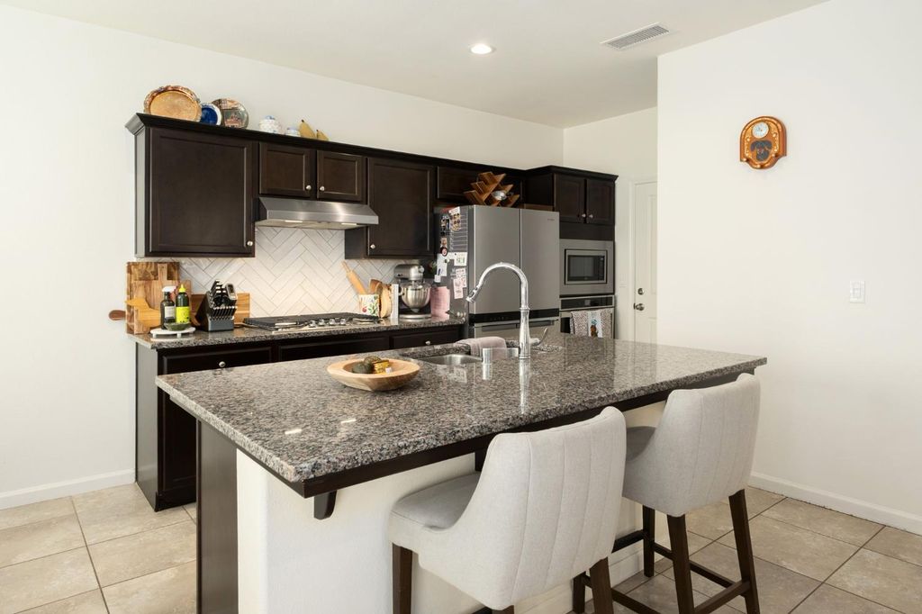 Image 12 of property listing at 906 Wishon Avenue W, Madera, CA 93636