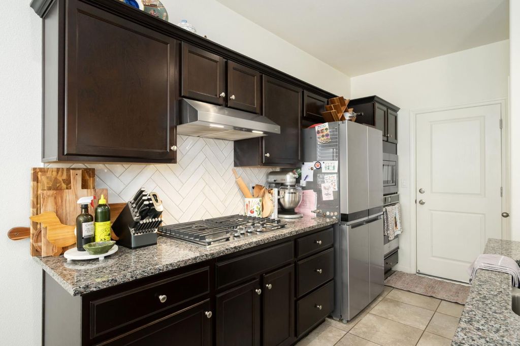 Image 13 of property listing at 906 Wishon Avenue W, Madera, CA 93636