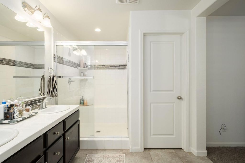 Image 20 of property listing at 906 Wishon Avenue W, Madera, CA 93636