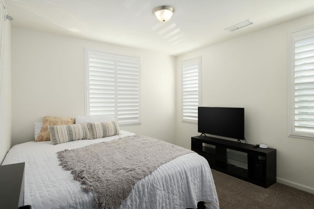 Image 22 of property listing at 906 Wishon Avenue W, Madera, CA 93636