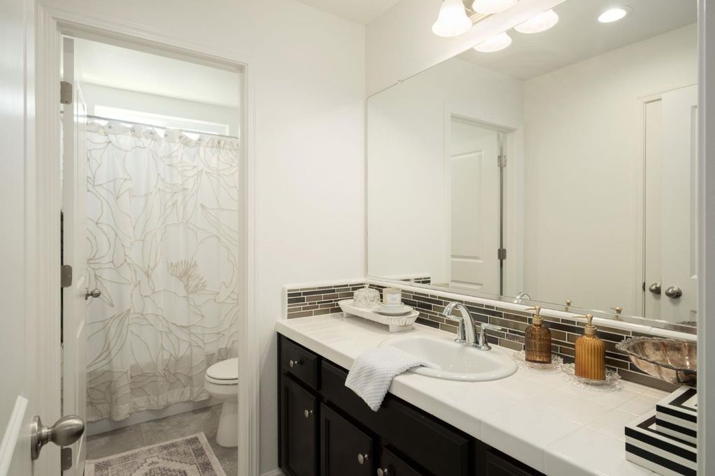 Image 23 of property listing at 906 Wishon Avenue W, Madera, CA 93636
