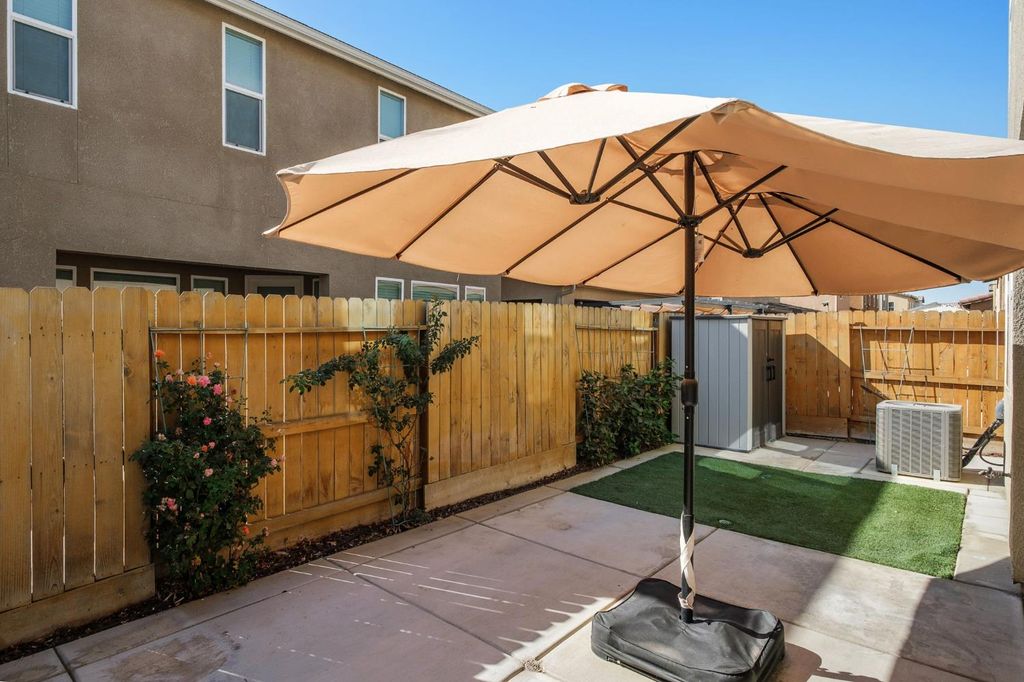 Image 26 of property listing at 906 Wishon Avenue W, Madera, CA 93636