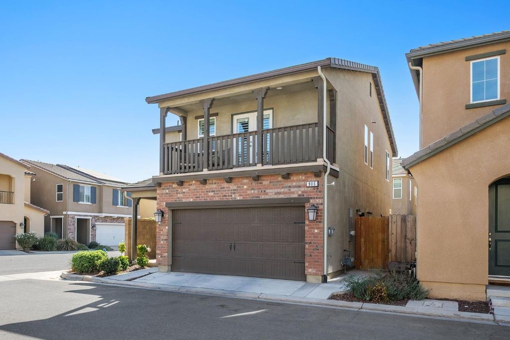 Image 3 of property listing at 906 Wishon Avenue W, Madera, CA 93636