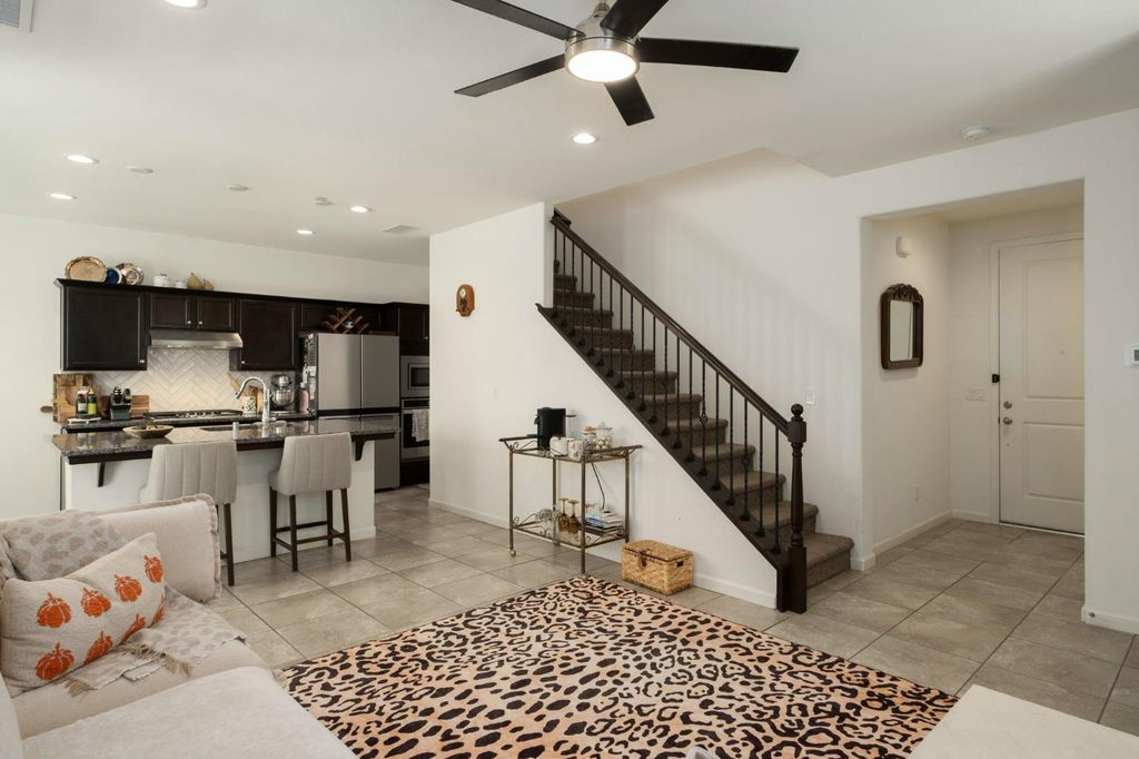 Image 7 of property listing at 906 Wishon Avenue W, Madera, CA 93636