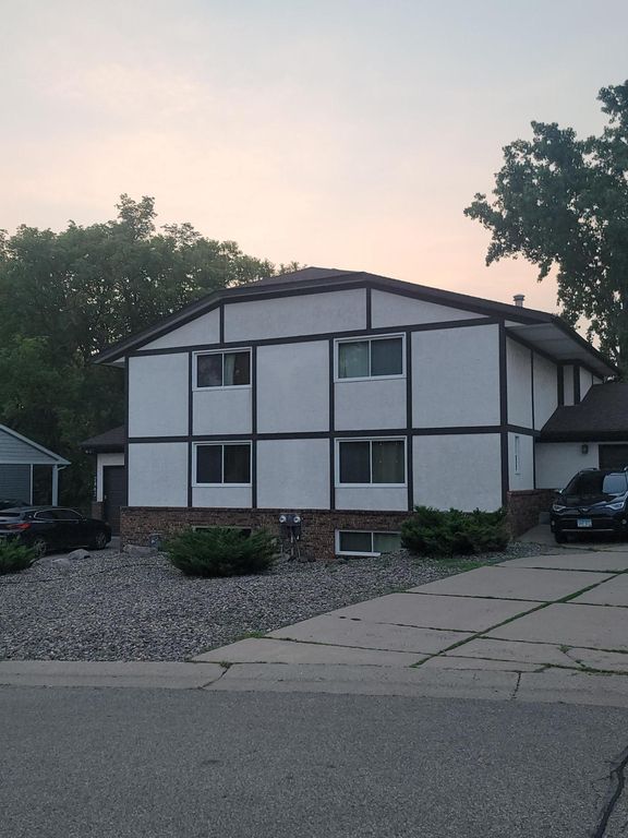 2860-2862 Wheeler Street N, Roseville, MN 55113 — exterior