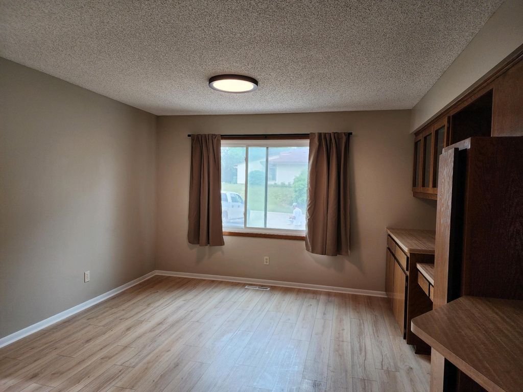 2860-2862 Wheeler Street N, Roseville, MN 55113 — photo 3