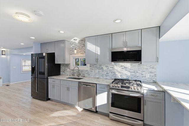 137 Oak Drive, Manchester, NJ 08759