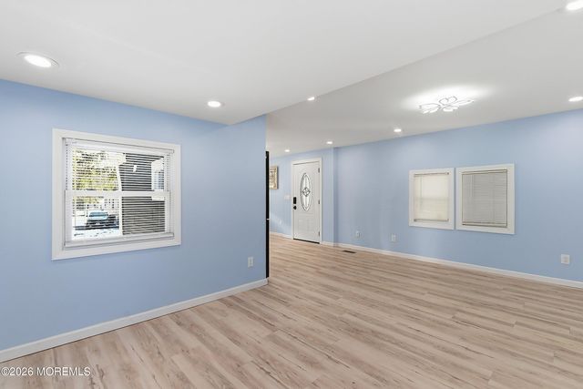 137 Oak Drive, Manchester, NJ 08759