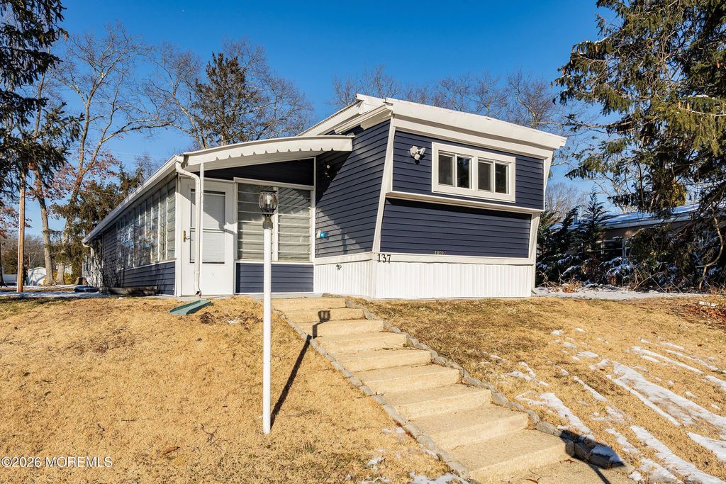 137 Oak Drive, Manchester, NJ 08759