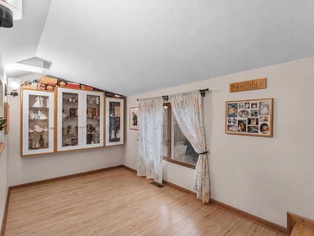 265 Lincoln AVENUE, Cleveland, WI 53015