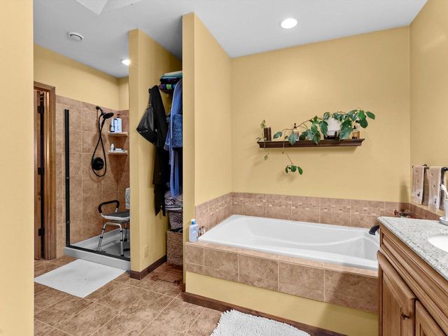 265 Lincoln AVENUE, Cleveland, WI 53015