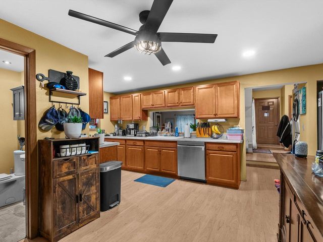 265 Lincoln AVENUE, Cleveland, WI 53015