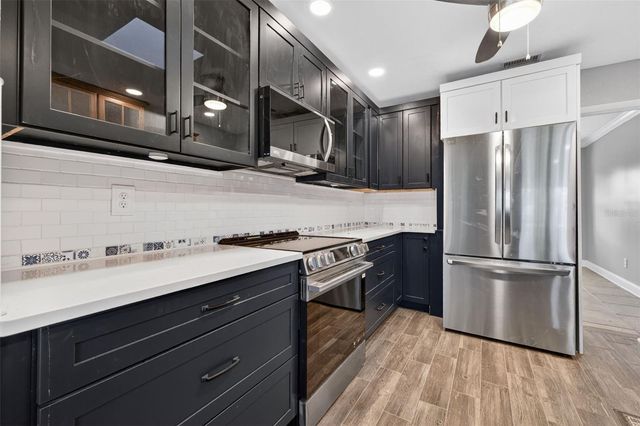 8711 BAY CREST LANE, Tampa, FL 33615