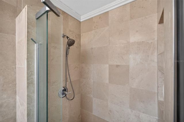 8711 BAY CREST LANE, Tampa, FL 33615