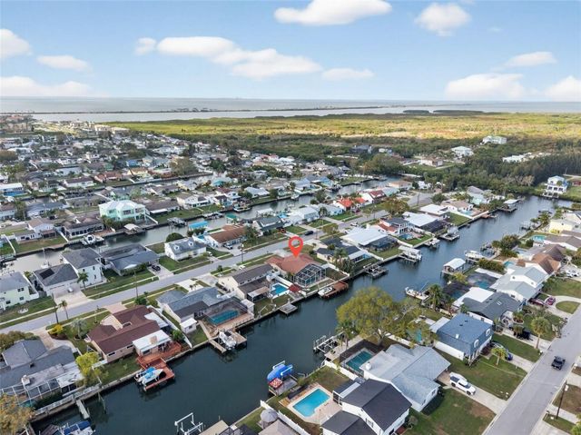 8711 BAY CREST LANE, Tampa, FL 33615