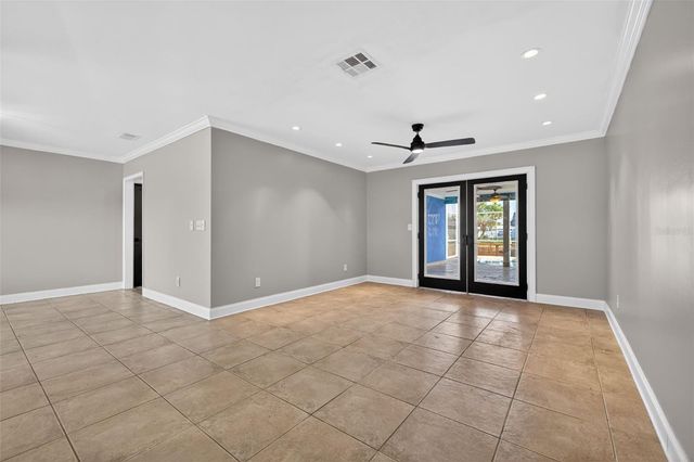 8711 BAY CREST LANE, Tampa, FL 33615