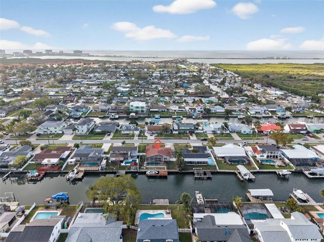 8711 BAY CREST LANE, Tampa, FL 33615