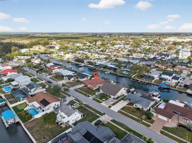 8711 BAY CREST LANE, Tampa, FL 33615