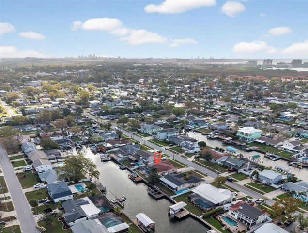 8711 BAY CREST LANE, Tampa, FL 33615