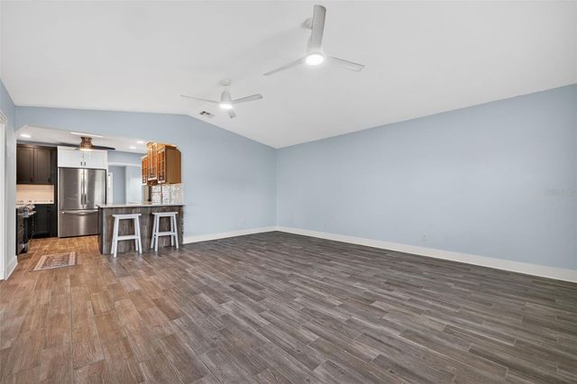 8711 BAY CREST LANE, Tampa, FL 33615