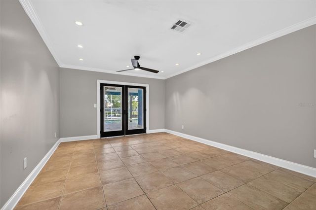 8711 BAY CREST LANE, Tampa, FL 33615