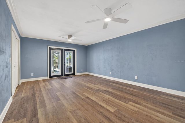 8711 BAY CREST LANE, Tampa, FL 33615