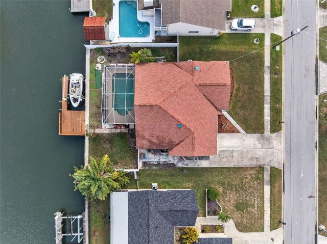 8711 BAY CREST LANE, Tampa, FL 33615