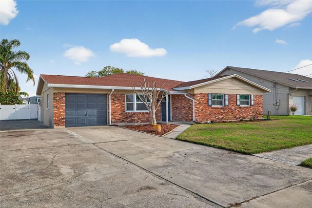 8711 BAY CREST LANE, Tampa, FL 33615