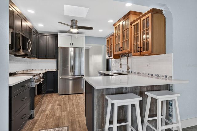 8711 BAY CREST LANE, Tampa, FL 33615