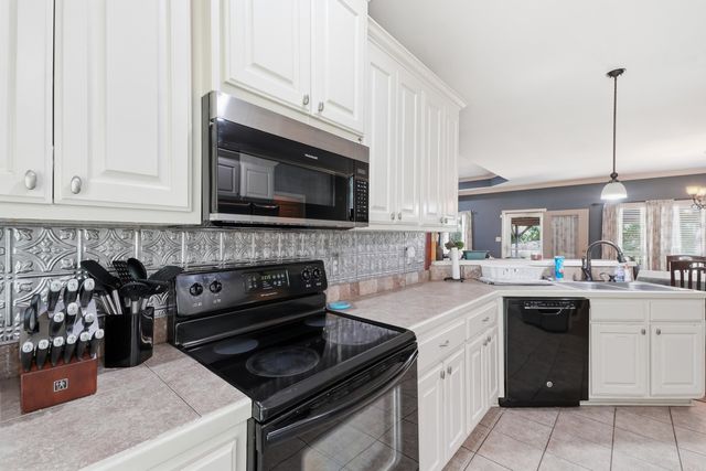 8 Oak Cliff Cove, Damascus, AR 72039