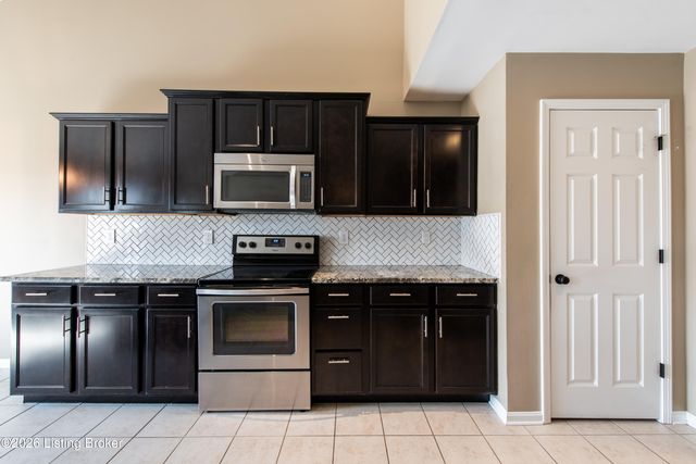 307 Brookfield View Dr, Louisville, KY 40245