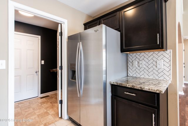 307 Brookfield View Dr, Louisville, KY 40245