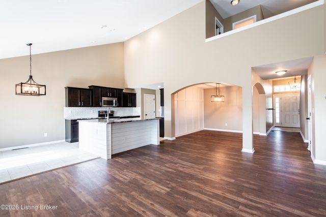 307 Brookfield View Dr, Louisville, KY 40245