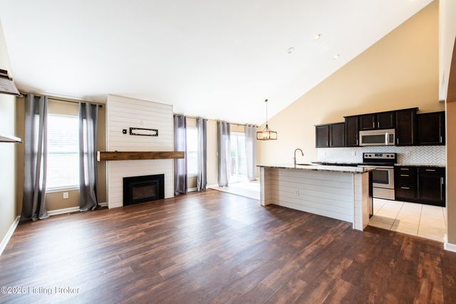 307 Brookfield View Dr, Louisville, KY 40245