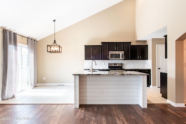 307 Brookfield View Dr, Louisville, KY 40245