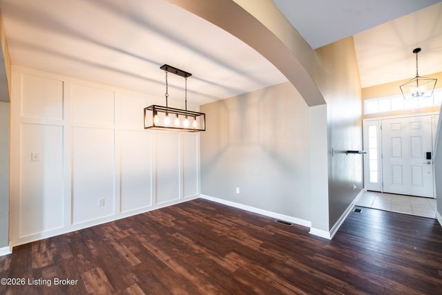 307 Brookfield View Dr, Louisville, KY 40245