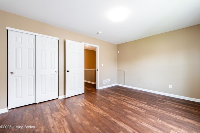 307 Brookfield View Dr, Louisville, KY 40245