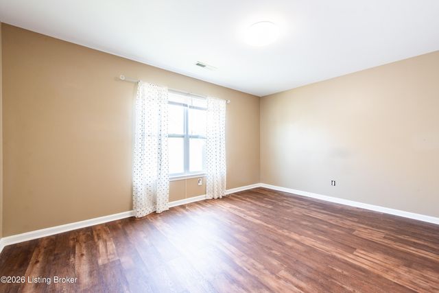307 Brookfield View Dr, Louisville, KY 40245