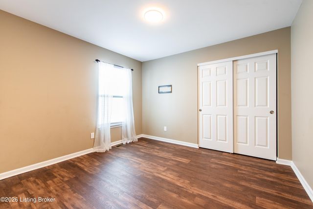 307 Brookfield View Dr, Louisville, KY 40245