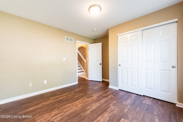 307 Brookfield View Dr, Louisville, KY 40245