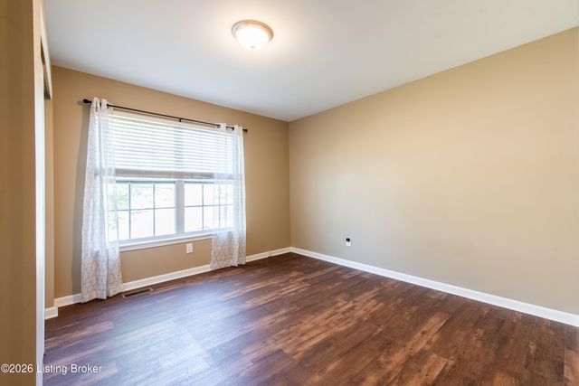 307 Brookfield View Dr, Louisville, KY 40245