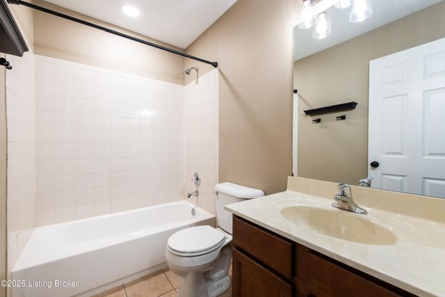 307 Brookfield View Dr, Louisville, KY 40245