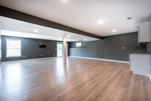 307 Brookfield View Dr, Louisville, KY 40245
