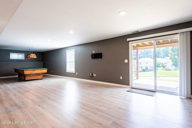 307 Brookfield View Dr, Louisville, KY 40245