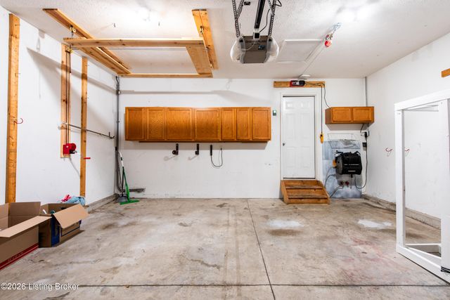 307 Brookfield View Dr, Louisville, KY 40245