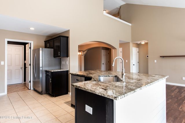 307 Brookfield View Dr, Louisville, KY 40245